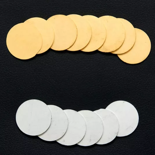 Zer dira hedapen-hesiak dituzten xerrak eta zergatik dira kritikoak aplikazio termoelektriko eta erdieroale aurreratuetarako?